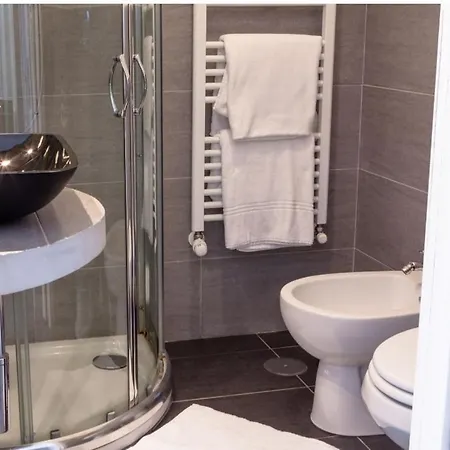 ゲストハウス Infinity Castle ローマ