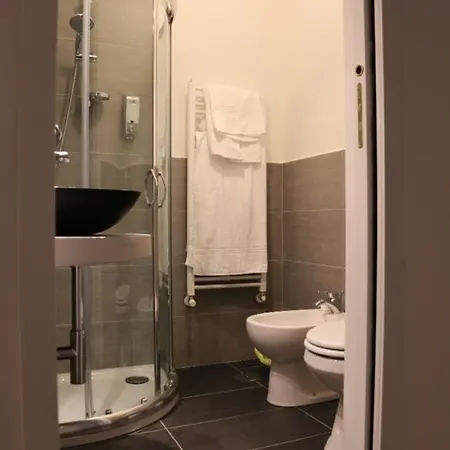 ゲストハウス Infinity Castle ローマ